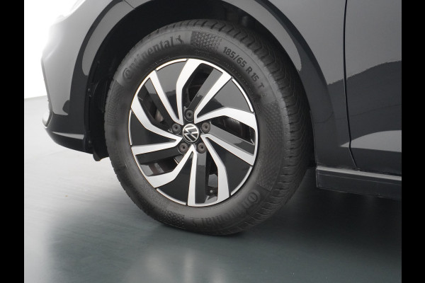 Volkswagen Polo T 96PK Navi Digi-Cockpit-Pro Adaptive-Cr. Apple Carplay Android App-Connect Dual-ECC PDC Stoel-Verwarmd Navi Life Business Lane-Assist Isofix Voicecommand DAB Front assist ChroomPack. Lmv 2/3Deelbare a-Bank 1e Eigenaar Origineel Nederlandse Auto EURO 6 € 25.430 nieuw!