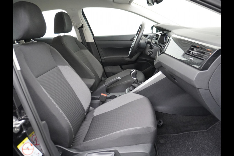 Volkswagen Polo T 96PK Navi Digi-Cockpit-Pro Adaptive-Cr. Apple Carplay Android App-Connect Dual-ECC PDC Stoel-Verwarmd Navi Life Business Lane-Assist Isofix Voicecommand DAB Front assist ChroomPack. Lmv 2/3Deelbare a-Bank 1e Eigenaar Origineel Nederlandse Auto EURO 6 € 25.430 nieuw!