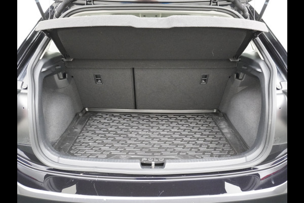 Volkswagen Polo T 96PK Navi Digi-Cockpit-Pro Adaptive-Cr. Apple Carplay Android App-Connect Dual-ECC PDC Stoel-Verwarmd Navi Life Business Lane-Assist Isofix Voicecommand DAB Front assist ChroomPack. Lmv 2/3Deelbare a-Bank 1e Eigenaar Origineel Nederlandse Auto EURO 6 € 25.430 nieuw!