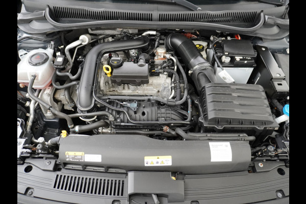 Volkswagen Polo T 96PK Navi Digi-Cockpit-Pro Adaptive-Cr. Apple Carplay Android App-Connect Dual-ECC PDC Stoel-Verwarmd Navi Life Business Lane-Assist Isofix Voicecommand DAB Front assist ChroomPack. Lmv 2/3Deelbare a-Bank 1e Eigenaar Origineel Nederlandse Auto EURO 6 € 25.430 nieuw!