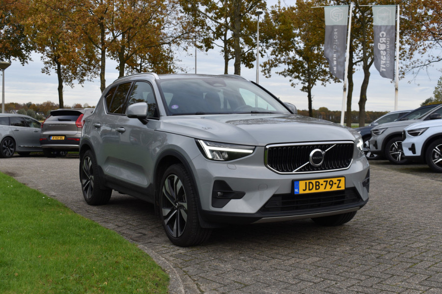 Volvo XC40 B4 211PK Automaat Core | ACC | 20"LMV | Trekhaak | BLIS | All season | Camera | Stoelverwarming | Stuurverwarming |