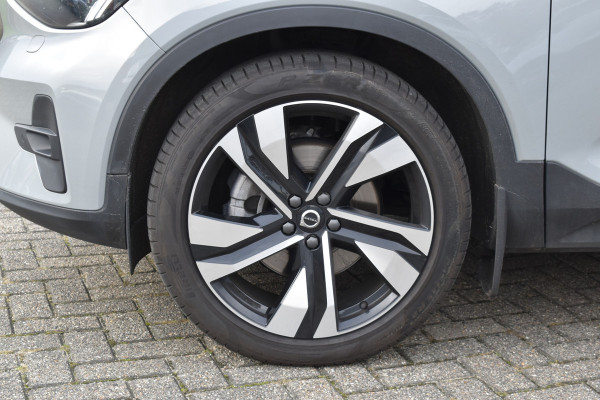 Volvo XC40 B4 211PK Automaat Core | ACC | 20"LMV | Trekhaak | BLIS | All season | Camera | Stoelverwarming | Stuurverwarming |