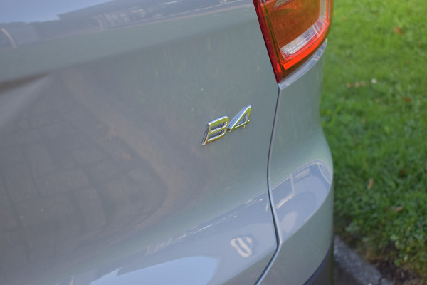 Volvo XC40 B4 211PK Automaat Core | ACC | 20"LMV | Trekhaak | BLIS | All season | Camera | Stoelverwarming | Stuurverwarming |