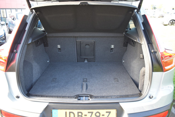 Volvo XC40 B4 211PK Automaat Core | ACC | 20"LMV | Trekhaak | BLIS | All season | Camera | Stoelverwarming | Stuurverwarming |