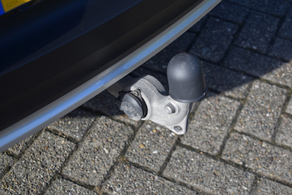 Volvo XC40 B4 211PK Automaat Core | ACC | 20"LMV | Trekhaak | BLIS | All season | Camera | Stoelverwarming | Stuurverwarming |