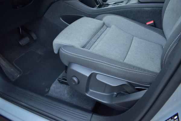 Volvo XC40 B4 211PK Automaat Core | ACC | 20"LMV | Trekhaak | BLIS | All season | Camera | Stoelverwarming | Stuurverwarming |