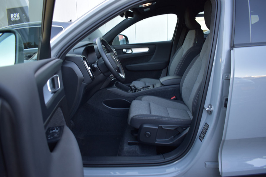 Volvo XC40 B4 211PK Automaat Core | ACC | 20"LMV | Trekhaak | BLIS | All season | Camera | Stoelverwarming | Stuurverwarming |