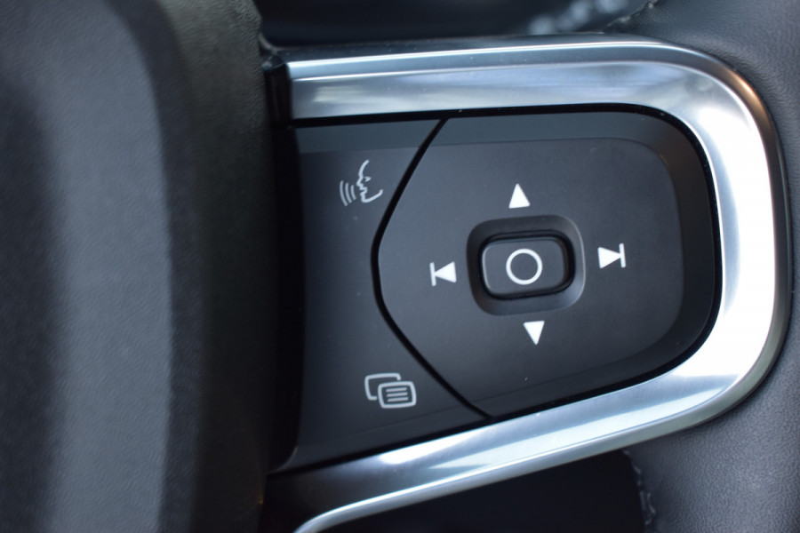 Volvo XC40 B4 211PK Automaat Core | ACC | 20"LMV | Trekhaak | BLIS | All season | Camera | Stoelverwarming | Stuurverwarming |