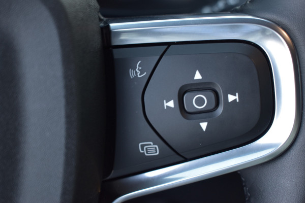 Volvo XC40 B4 211PK Automaat Core | ACC | 20"LMV | Trekhaak | BLIS | All season | Camera | Stoelverwarming | Stuurverwarming |