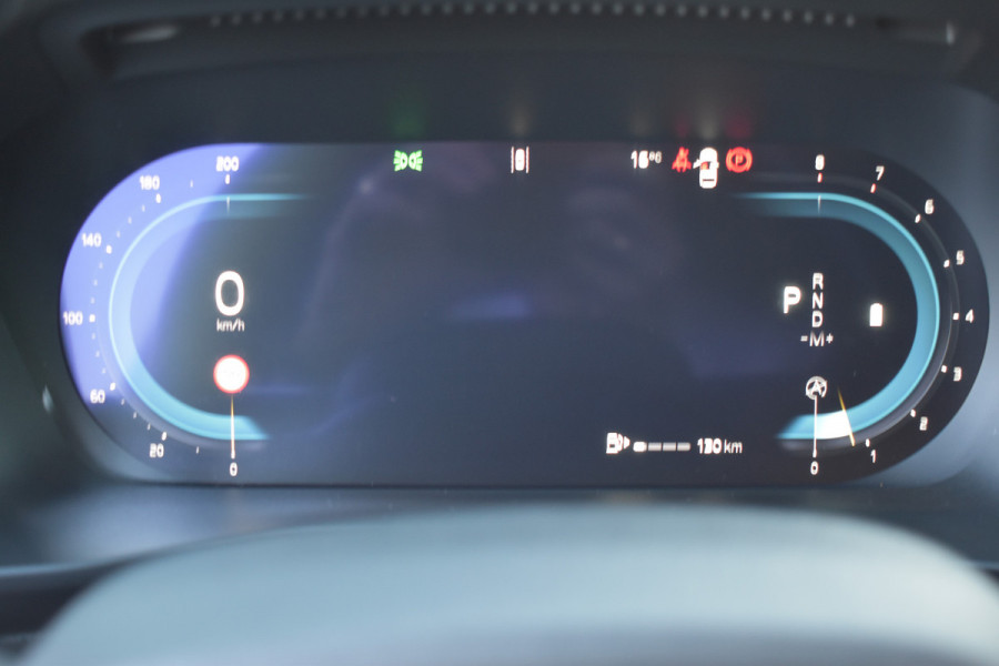 Volvo XC40 B4 211PK Automaat Core | ACC | 20"LMV | Trekhaak | BLIS | All season | Camera | Stoelverwarming | Stuurverwarming |