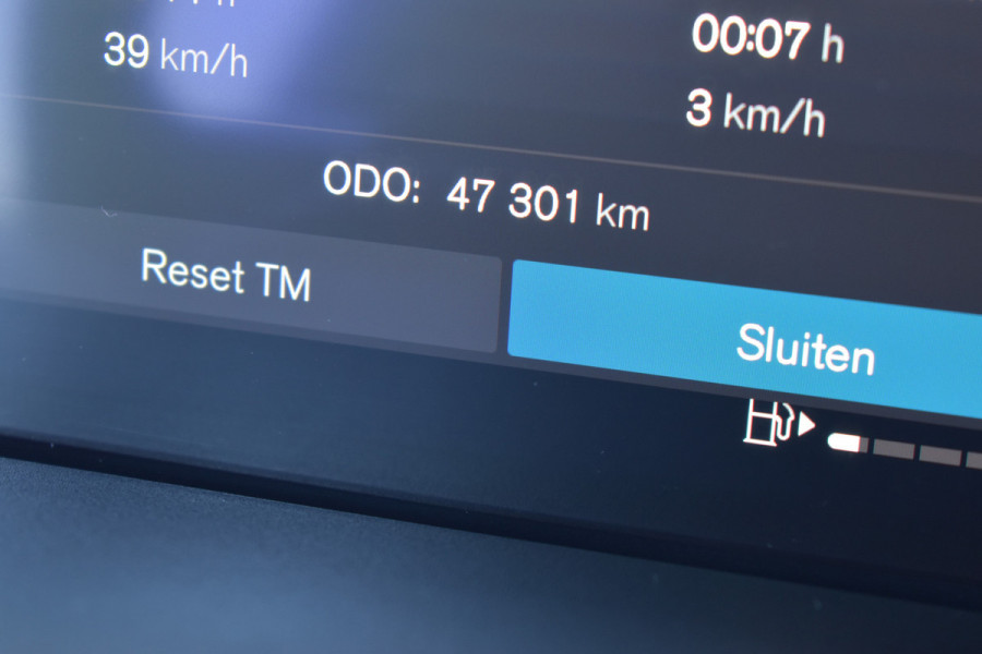 Volvo XC40 B4 211PK Automaat Core | ACC | 20"LMV | Trekhaak | BLIS | All season | Camera | Stoelverwarming | Stuurverwarming |