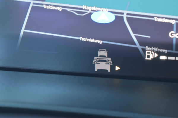 Volvo XC40 B4 211PK Automaat Core | ACC | 20"LMV | Trekhaak | BLIS | All season | Camera | Stoelverwarming | Stuurverwarming |