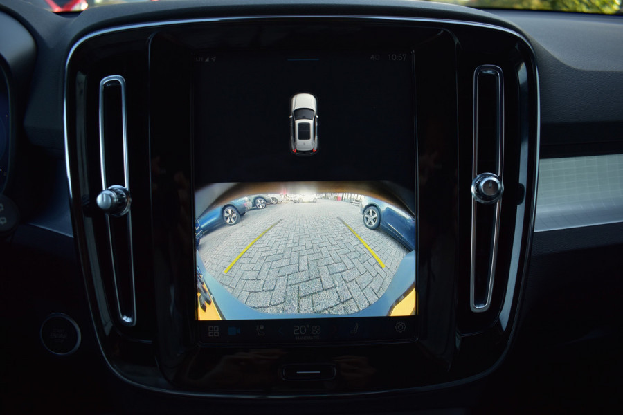 Volvo XC40 B4 211PK Automaat Core | ACC | 20"LMV | Trekhaak | BLIS | All season | Camera | Stoelverwarming | Stuurverwarming |
