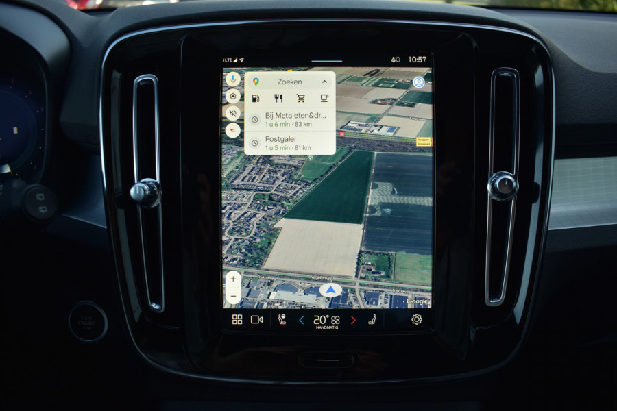 Volvo XC40 B4 211PK Automaat Core | ACC | 20"LMV | Trekhaak | BLIS | All season | Camera | Stoelverwarming | Stuurverwarming |