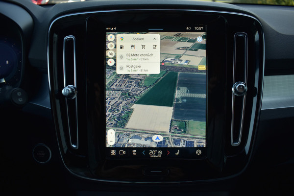 Volvo XC40 B4 211PK Automaat Core | ACC | 20"LMV | Trekhaak | BLIS | All season | Camera | Stoelverwarming | Stuurverwarming |