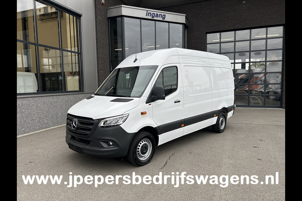 Mercedes-Benz Sprinter 317 CDI L2 H2 PRO / LED / MBUX / Navigatie / Camera / Parkeersensoren / Cruise control / Airco / 270 Graden achterdeuren