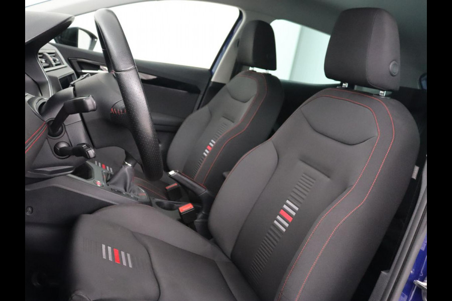 Seat Ibiza 1.0 TSI FR | Stoelverwarming | Adaptive cruise | Carplay | Full LED | Keyless | Parkeerhulp | Climate control | Cruise control | Navigatie | Sportstoelen