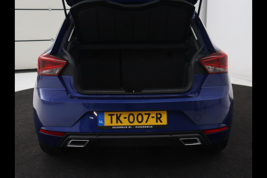 Seat Ibiza 1.0 TSI FR | Stoelverwarming | Adaptive cruise | Carplay | Full LED | Keyless | Parkeerhulp | Climate control | Cruise control | Navigatie | Sportstoelen