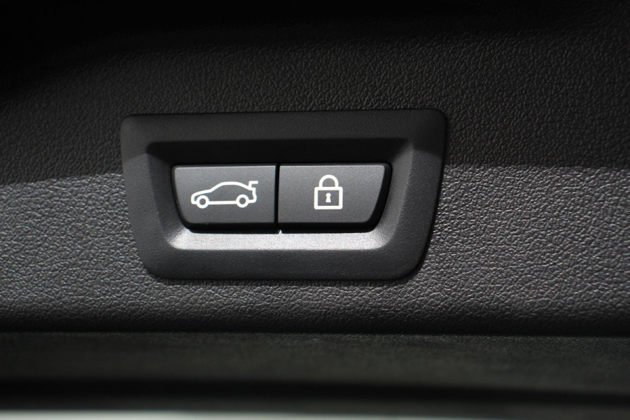 BMW X5 xDrive45e High Executive M-Sport Panorama Dak Head-Up Display Harmon Kardon 21 Inch Lichtmetalen Velgen 360* Camera