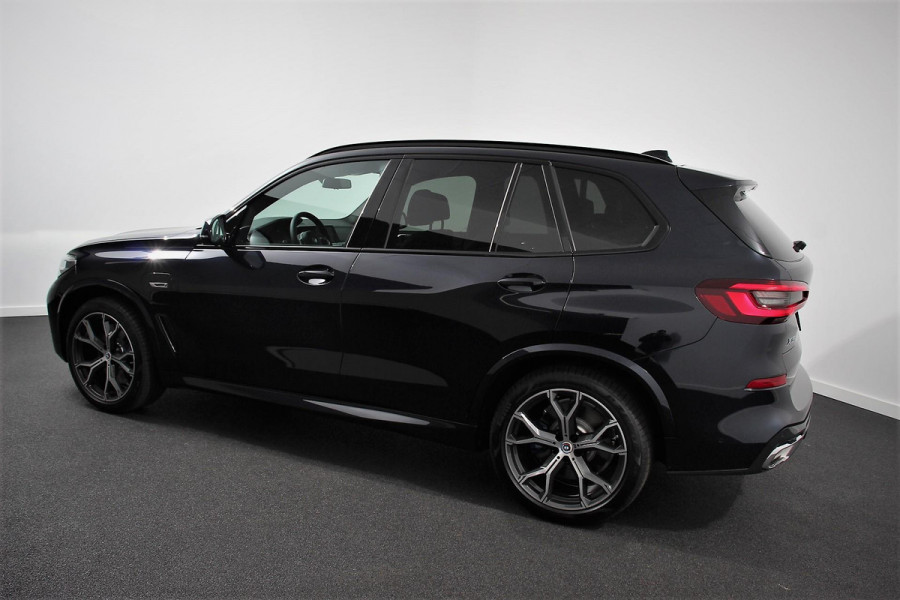 BMW X5 xDrive45e High Executive M-Sport Panorama Dak Head-Up Display Harmon Kardon 21 Inch Lichtmetalen Velgen 360* Camera