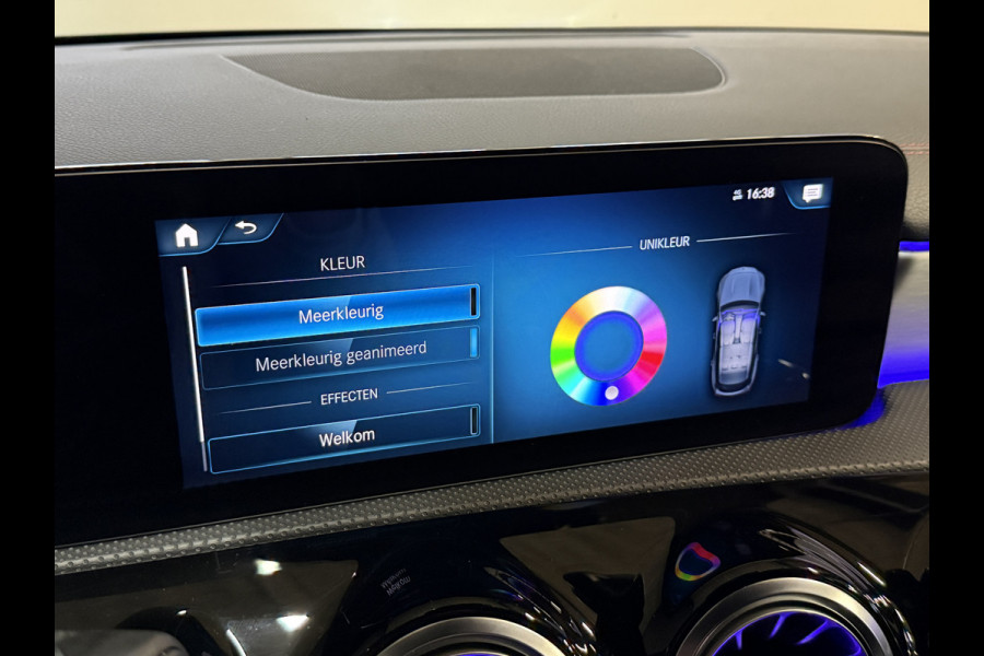 Mercedes-Benz CLA-Klasse Shooting Brake 180 Business Solution AMG Automaat | Sfeerverlichting | Camera | Trekhaak | Full LED | Stoelverwarming | Navi