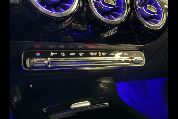 Mercedes-Benz CLA-Klasse Shooting Brake 180 Business Solution AMG Automaat | Sfeerverlichting | Camera | Trekhaak | Full LED | Stoelverwarming | Navi