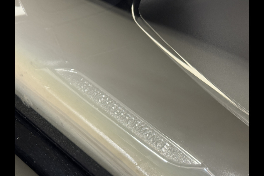 Mercedes-Benz CLA-Klasse Shooting Brake 180 Business Solution AMG Automaat | Sfeerverlichting | Camera | Trekhaak | Full LED | Stoelverwarming | Navi