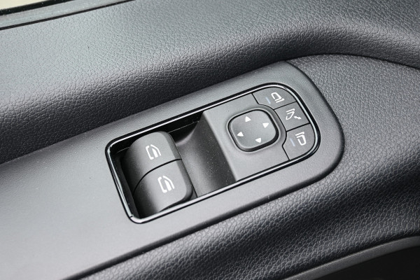 Mercedes-Benz Sprinter 317 CDI L2H2 Pro 3500 kg trekhaak, LED verlichting, Geveerde stoel