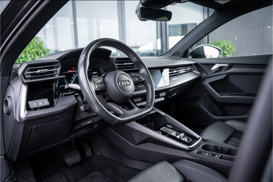 Audi A3 Limousine 35 TFSI edition one - S Line | Panorama | Keyless | Camera