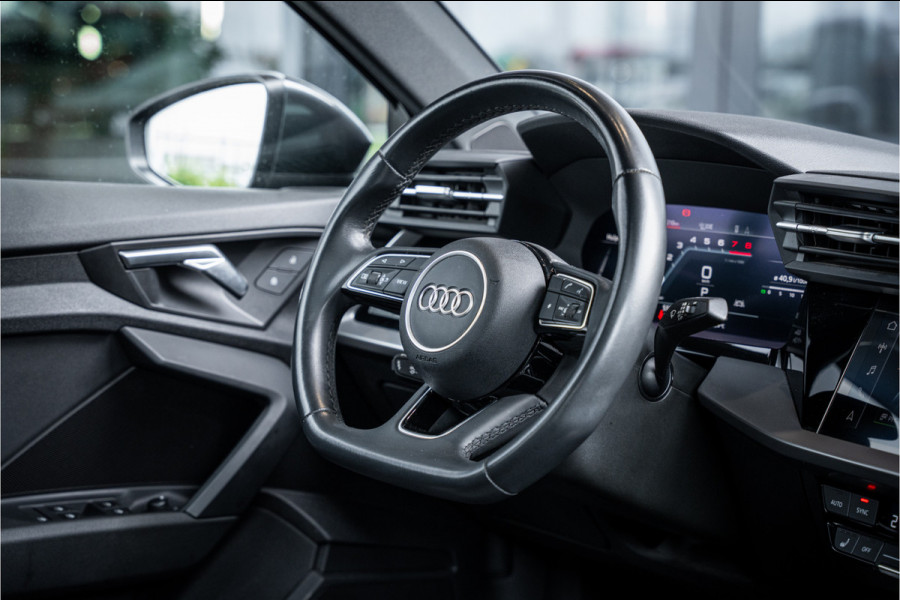 Audi A3 Limousine 35 TFSI edition one - S Line | Panorama | Keyless | Camera