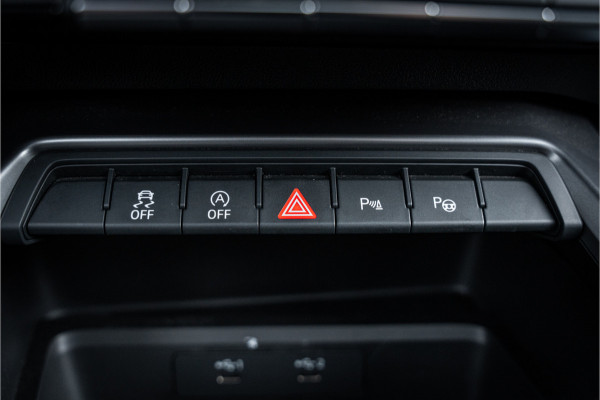 Audi A3 Limousine 35 TFSI edition one - S Line | Panorama | Keyless | Camera