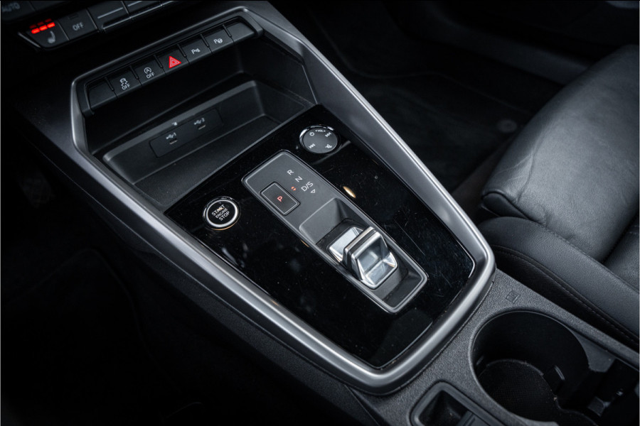 Audi A3 Limousine 35 TFSI edition one - S Line | Panorama | Keyless | Camera