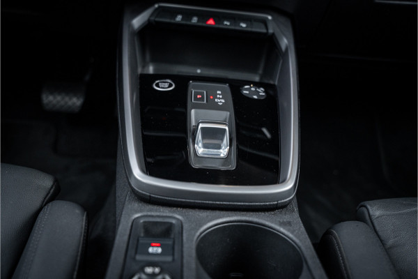 Audi A3 Limousine 35 TFSI edition one - S Line | Panorama | Keyless | Camera