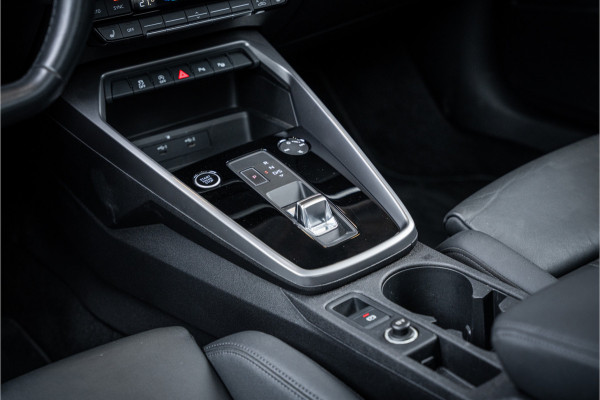 Audi A3 Limousine 35 TFSI edition one - S Line | Panorama | Keyless | Camera