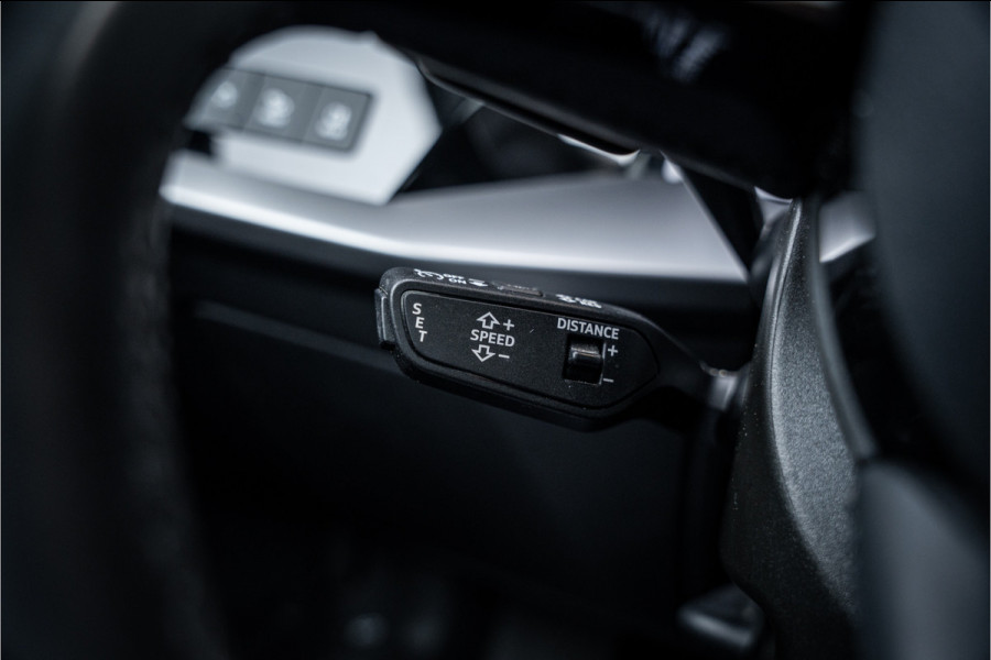 Audi A3 Limousine 35 TFSI edition one - S Line | Panorama | Keyless | Camera