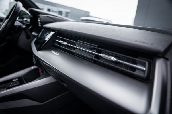 Audi A3 Limousine 35 TFSI edition one - S Line | Panorama | Keyless | Camera