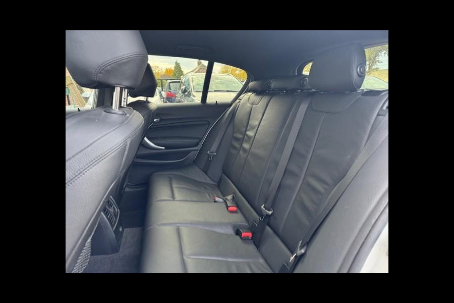 BMW 1-serie 118i High Executive M-Sport - Dealer onderhouden