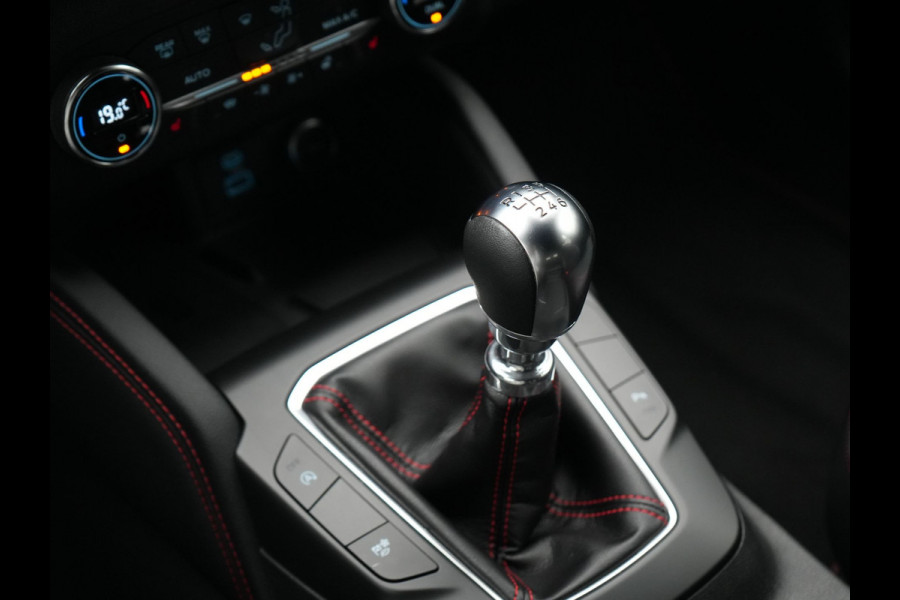 Ford Kuga 1.5 EcoBoost ST-Line X 150pk Dealer O.H 1800kg Trekgewicht | Trekhaak Afneembaar | B & O Soundsystem | Alcantara Sportstoelen Verwarmd  | Apple Carplay | Keyless | Stuur Verwarmd | Navigatie | DAB |