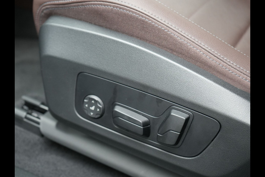 BMW X1 xDrive30e M Sport Plug In Hybrid 327pk PHEV | Head Up | Adaptive Cruise | M Sportstuur | 360 Camera | Harman Kardon | VOLLederen Sportstoelen Massage & Memory | Apple Carplay | Navigatie| Virtual | DAB |