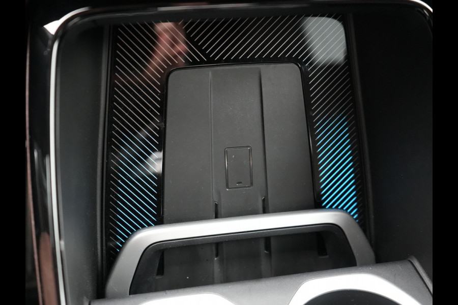BMW X1 xDrive30e M Sport Plug In Hybrid 327pk PHEV | Head Up | Adaptive Cruise | M Sportstuur | 360 Camera | Harman Kardon | VOLLederen Sportstoelen Massage & Memory | Apple Carplay | Navigatie| Virtual | DAB |