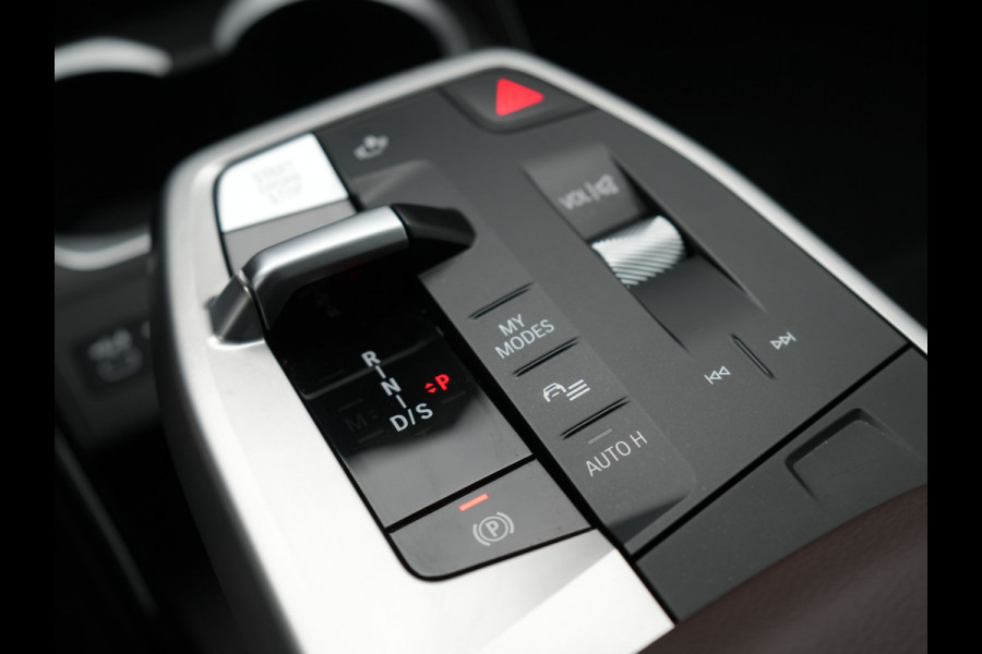 BMW X1 xDrive30e M Sport Plug In Hybrid 327pk PHEV | Head Up | Adaptive Cruise | M Sportstuur | 360 Camera | Harman Kardon | VOLLederen Sportstoelen Massage & Memory | Apple Carplay | Navigatie| Virtual | DAB |