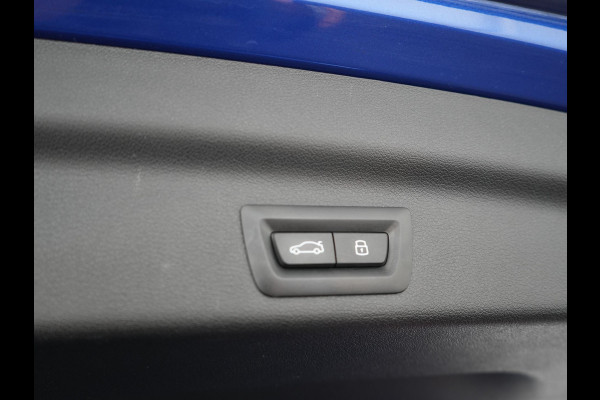 BMW X1 xDrive30e M Sport Plug In Hybrid 327pk PHEV | Head Up | Adaptive Cruise | M Sportstuur | 360 Camera | Harman Kardon | VOLLederen Sportstoelen Massage & Memory | Apple Carplay | Navigatie| Virtual | DAB |