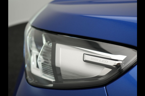 BMW X1 xDrive30e M Sport Plug In Hybrid 327pk PHEV | Head Up | Adaptive Cruise | M Sportstuur | 360 Camera | Harman Kardon | VOLLederen Sportstoelen Massage & Memory | Apple Carplay | Navigatie| Virtual | DAB |