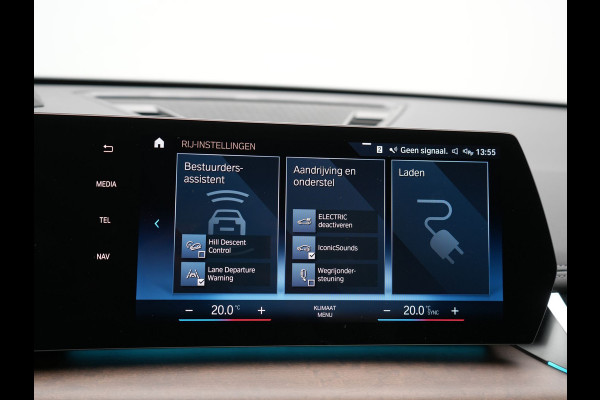 BMW X1 xDrive30e M Sport Plug In Hybrid 327pk PHEV | Head Up | Adaptive Cruise | M Sportstuur | 360 Camera | Harman Kardon | VOLLederen Sportstoelen Massage & Memory | Apple Carplay | Navigatie| Virtual | DAB |