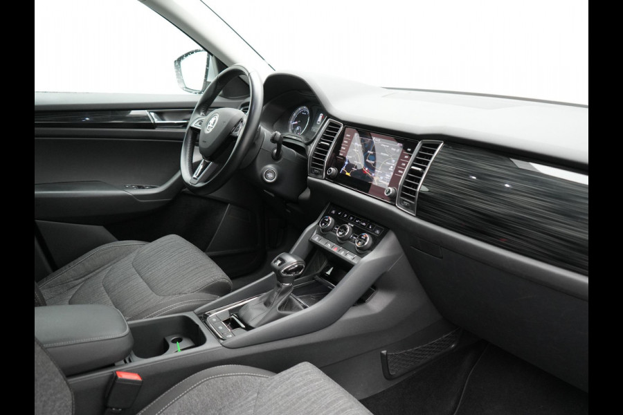 Škoda Kodiaq Style 150pk DSG 7 Persoons Dealer O.H Adaptive Cruise | Sportstoelen Memory & Verwarmd | Navigatie | Apple Carplay | DAB | Front Assist | Draadloos Laden |