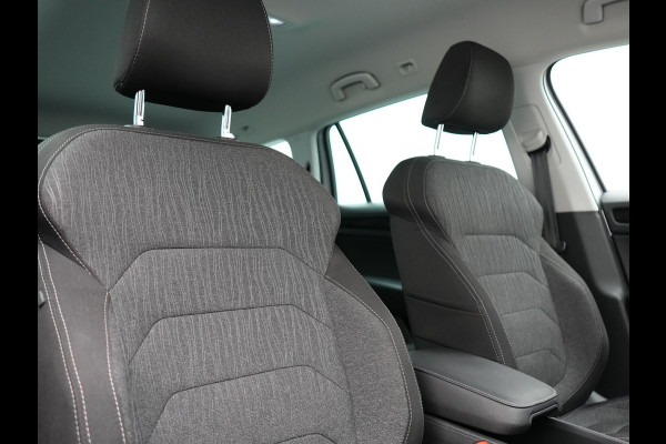 Škoda Kodiaq Style 150pk DSG 7 Persoons Dealer O.H Adaptive Cruise | Sportstoelen Memory & Verwarmd | Navigatie | Apple Carplay | DAB | Front Assist | Draadloos Laden |