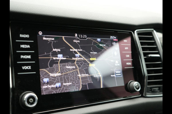 Škoda Kodiaq Style 150pk DSG 7 Persoons Dealer O.H Adaptive Cruise | Sportstoelen Memory & Verwarmd | Navigatie | Apple Carplay | DAB | Front Assist | Draadloos Laden |