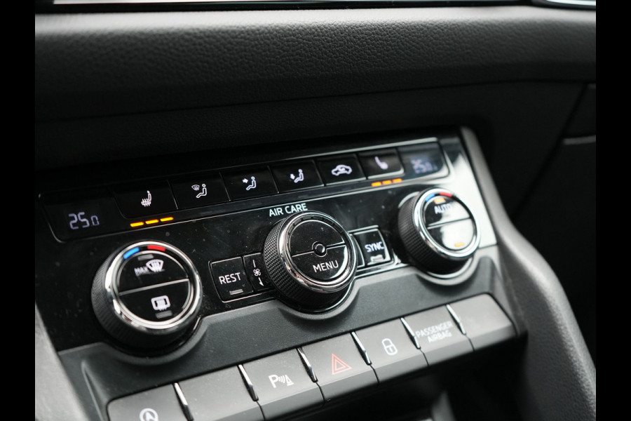 Škoda Kodiaq Style 150pk DSG 7 Persoons Dealer O.H Adaptive Cruise | Sportstoelen Memory & Verwarmd | Navigatie | Apple Carplay | DAB | Front Assist | Draadloos Laden |