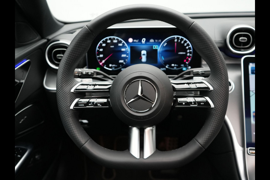 Mercedes-Benz C-Klasse Estate 300 e AMG Night Plug In Hybrid 320pk Dealer O.H. NIEUW MODEL PHEV | Panodak | Trekhaak af Fabriek | Alcantara Sportstoelen Verwarmd | Sfeerverlichting | Navigatie | Apple Carplay | Virtual | Camera | DAB |