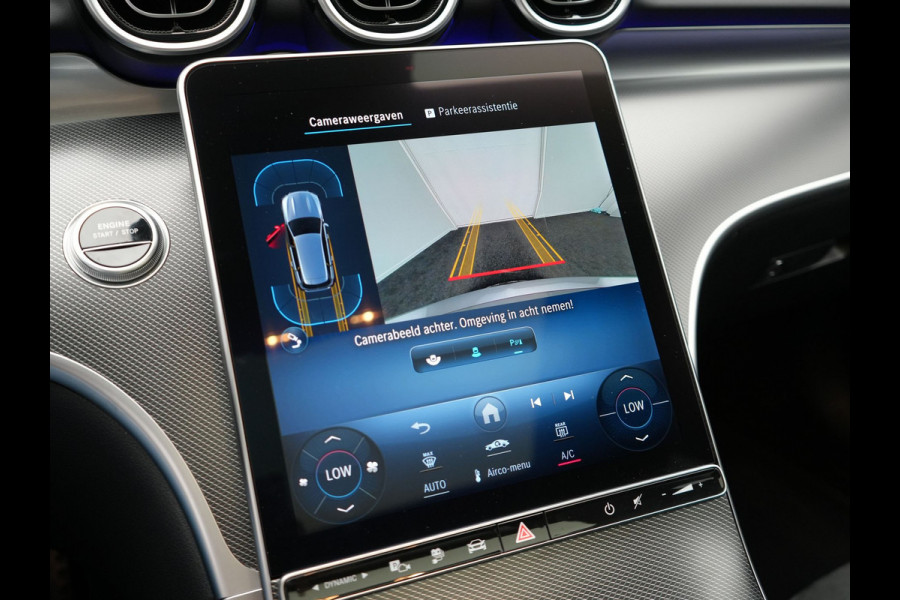 Mercedes-Benz C-Klasse Estate 300 e AMG Night Plug In Hybrid 320pk Dealer O.H. NIEUW MODEL PHEV | Panodak | Trekhaak af Fabriek | Alcantara Sportstoelen Verwarmd | Sfeerverlichting | Navigatie | Apple Carplay | Virtual | Camera | DAB |